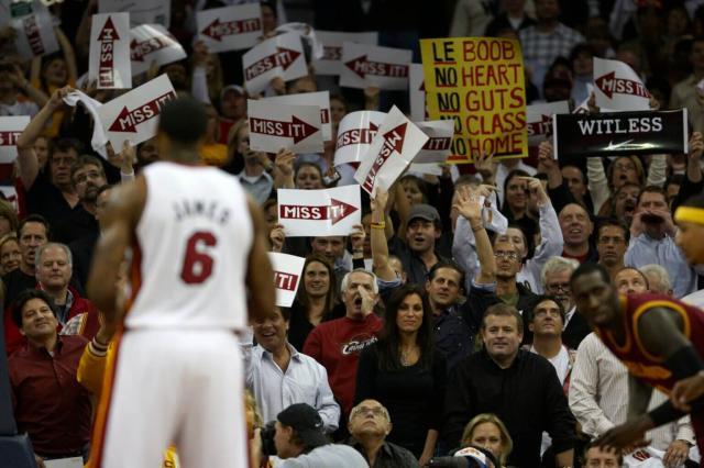 九游体育可靠吗-十大经典比赛点缀詹姆斯加冕历史得分王之路