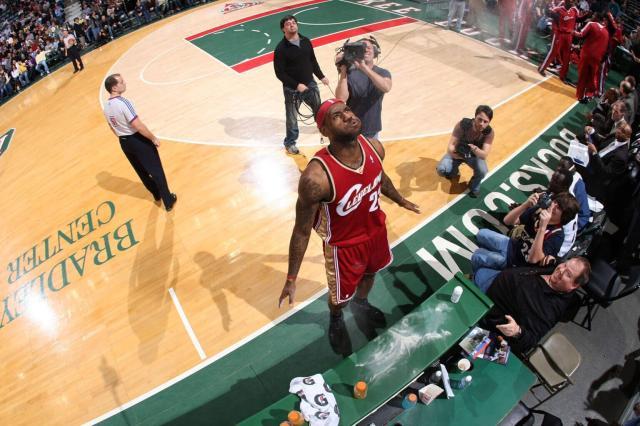 九游体育可靠吗-十大经典比赛点缀詹姆斯加冕历史得分王之路