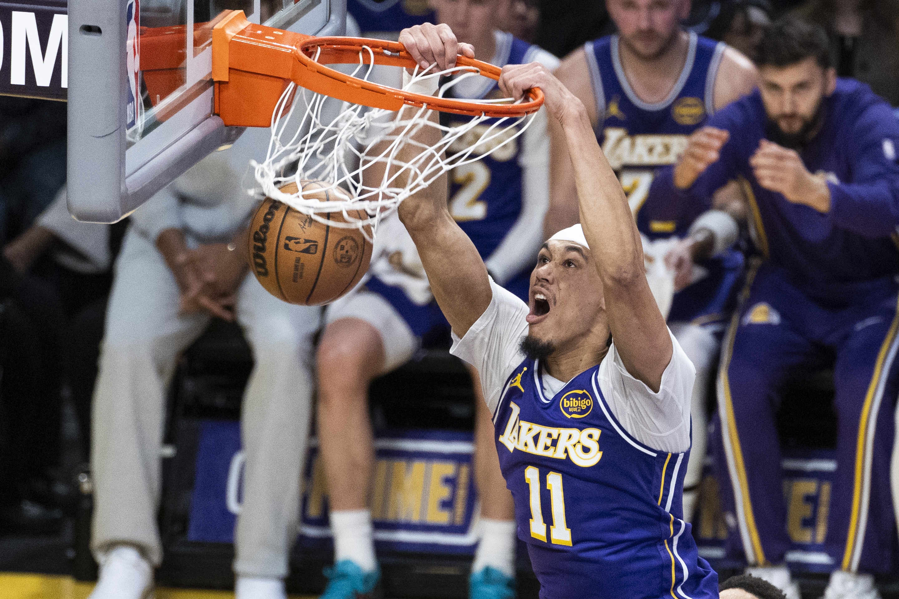 九游体育可靠吗-艾顿已引起湖人将帅不满！消息人士：内线球员排着队想搭档东契奇